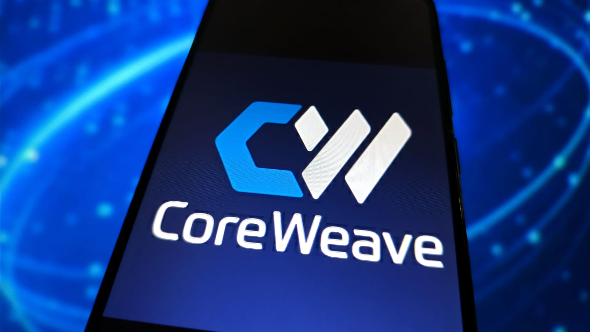 CoreWeave stock pops 11% on deal to power Anthropic’s Claude