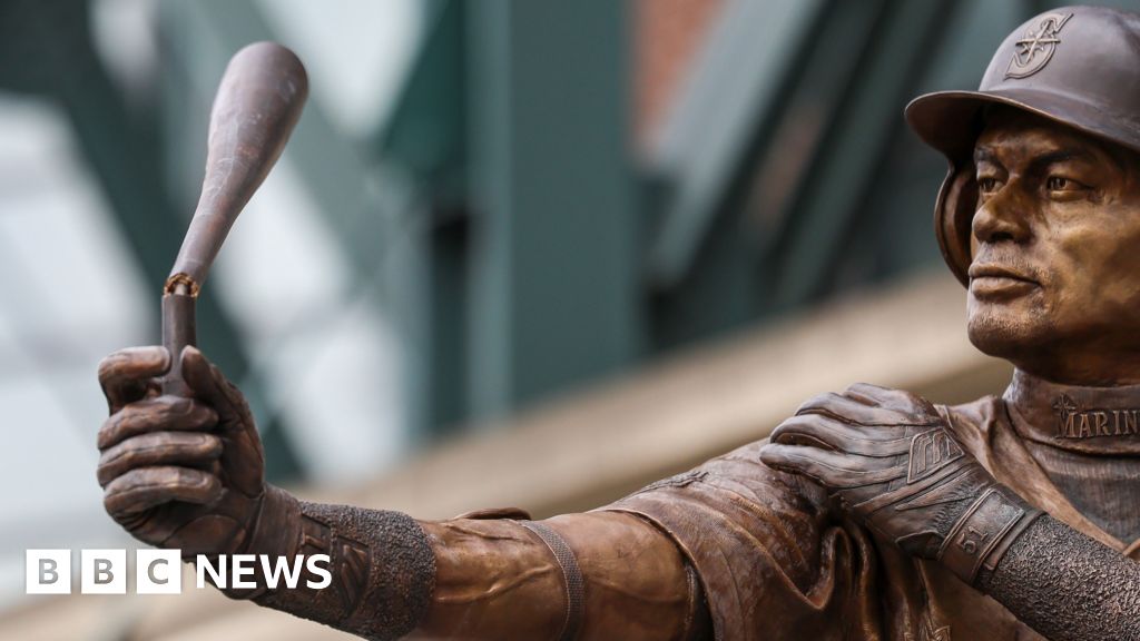 Baseball statue broken as it is unveiled in Seattle